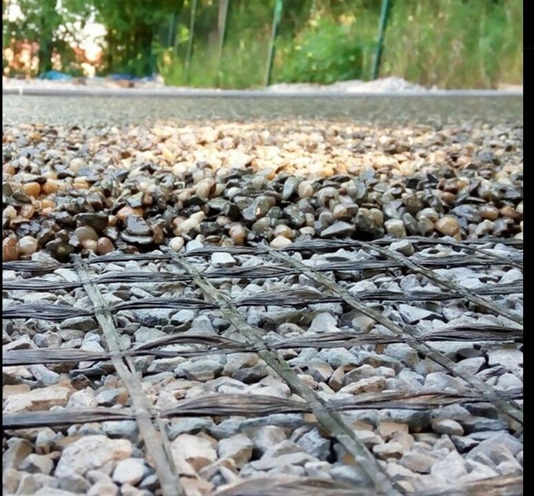 Сетка для армирования каменного ковра.